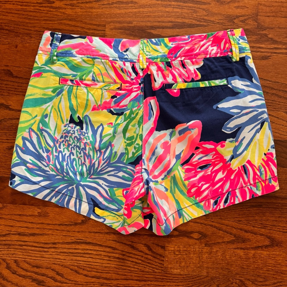 Lilly Pulitzer Callahan Short Size 8 - Picture 2 of 4